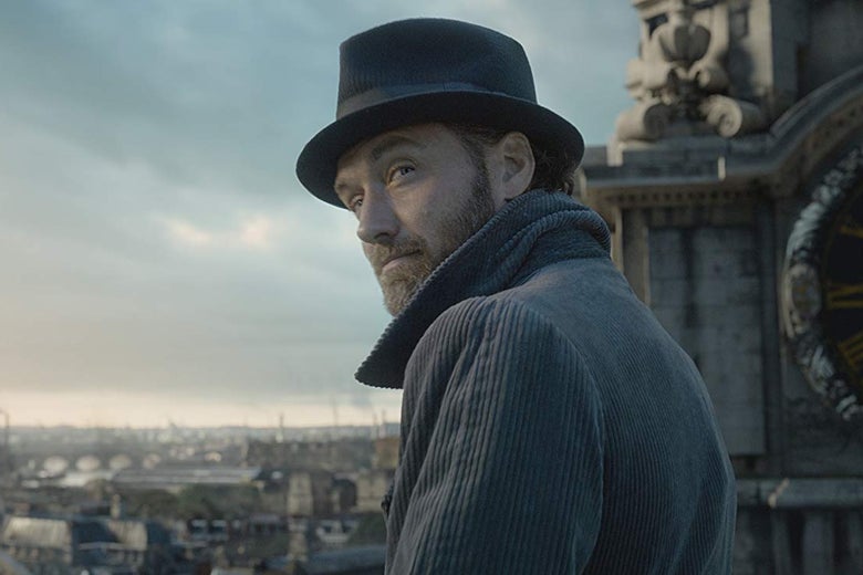 Jude Law in Fantastic Beasts: The Crimes of Grindelwald.